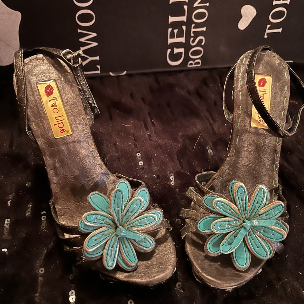 🌼🌼3 for 15$🌼🌼
Bundle 3 items with 🌼
Size 7 dressy heels from Two Lips